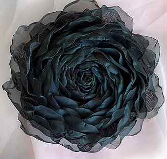 Брошь большая черная роза из ткани