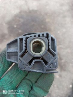 Гольф 4 Подушка крепления радиатора 1J0 806 155E