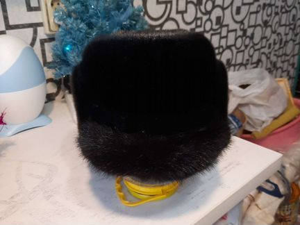 Меховая мужская зимняя шапка обманка