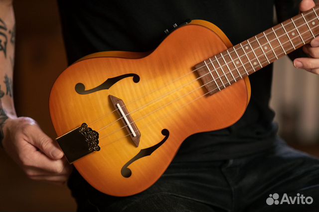 Укулеле концерт с подключением Ortega + аксессуары