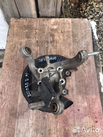 Кулак задний левый Honda Accord 7