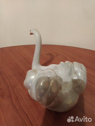 Статуэтка лебедь