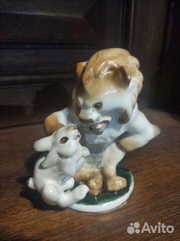 Фарфоровая статуэтка 