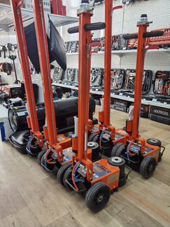 Домкрат подкатной грузовой пневмогидравлический