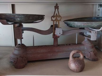 Весы старинные