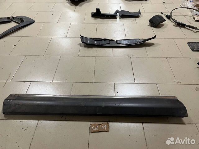 Накладка двери передней левой Toyota Highlander II