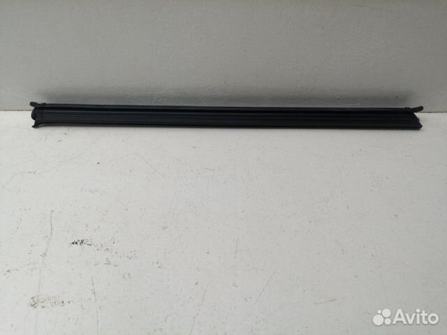 Уплотнитель стекла двери задний левый Volkswagen