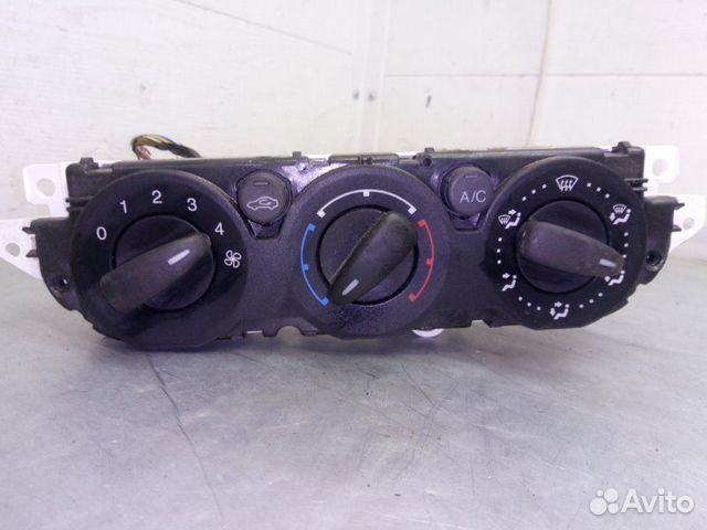 Блок управления отопителем Ford Focus 2 хэтчбек