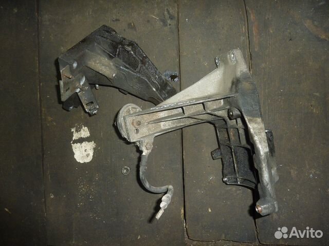 Кронштейн опоры двигателя Bmw e38 M62B44