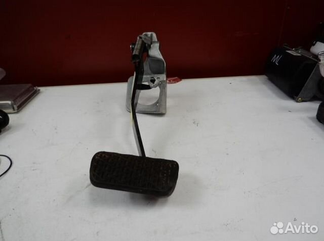 Мерседес вито проваливается педаль тормоза