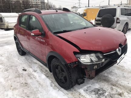 Renault Sandero Stepway 1.6 МТ, 2017, битый, 160 000 км