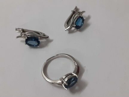 Серебряное кольцо и серьги с фианитом
