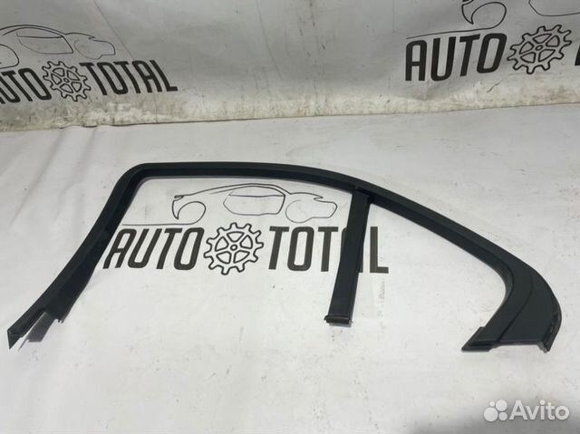 Накладка рамки двери задняя правая Mercedes W204