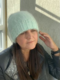 Шапка зимняя теплая пушистая с отворотом женская