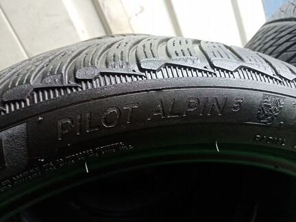 245/40 R19 Alpin 5 Michelin зима