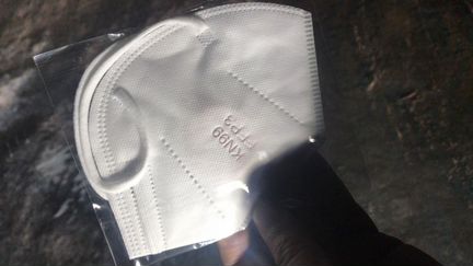 Респираторы KN99 с красным клапаном