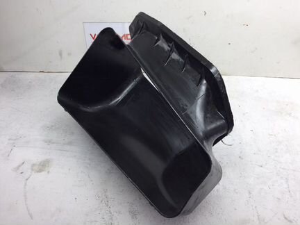 Воздухозаборник Audi A4 2.0 tfsi