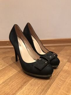 Новые замшевые туфли на каблуке