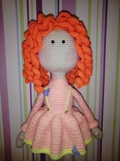 Вязаная кукла ручной работы