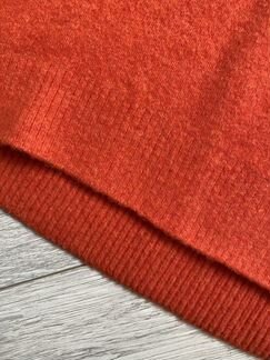 Свитер оранжевый uniqlo размер xs