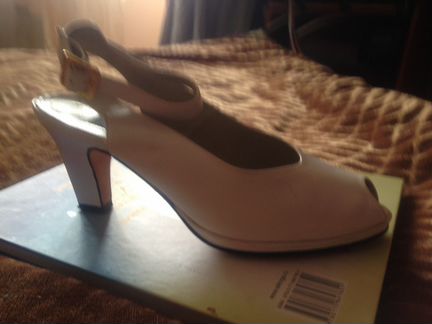 Отличные кожаные туфли Pierre Cardin босоножки 36