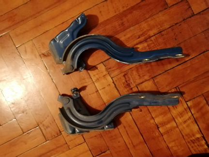 Петля капота правое и левое