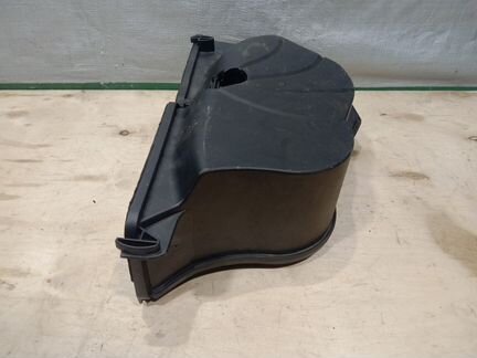 Корпус воздушного фильтра на Mercedes Benz W204