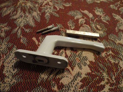 Ручка оконная белая, 2 винта новая