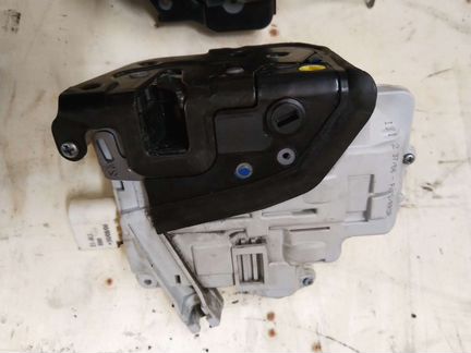 Замок задн. боковой двери А4 Б7 (A4 B7 8E) Оригина