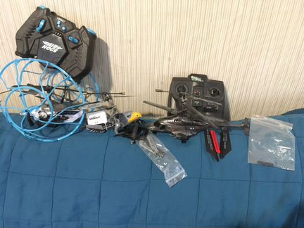 Игрушечный вертолет и птица