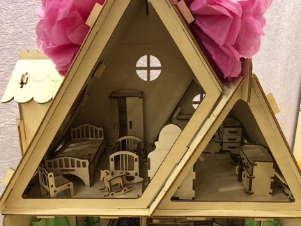 Игрушечный дом с мебелью