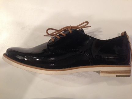 Полуботинки лак фирмы marco tozzi 40 размер.Новые