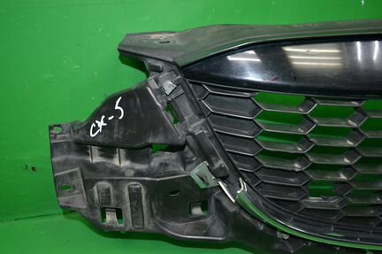 Решетка радиатора Mazda CX-5 11-15 г
