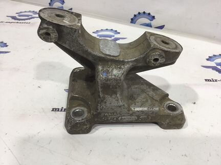 Кронштейн рулевой рейки правый Honda CR-V 3