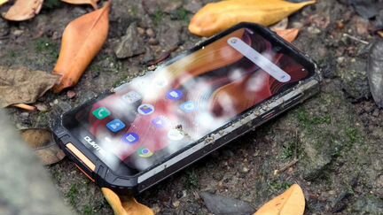 Oukitel WP6: смартфон с 3 камерами и акб 10000 mAh