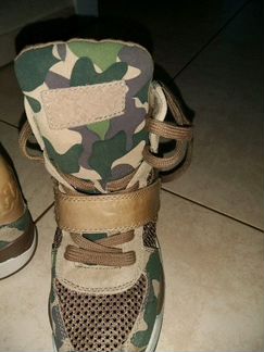 Новые сникерсы на танкетке Ash