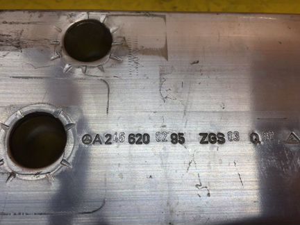 Кронштейн усилителя бампера передний правый