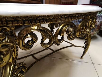 Столик салонный, Европа