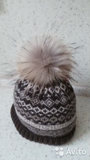 Зимняя шапка с помпоном из натурального меха