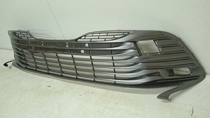 Решетка в бампер передняя Toyota Camry V70