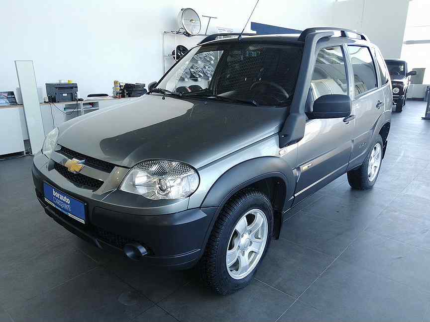 Нива тамбов бу. Шевроле Нива 2011 года. Chevrolet Niva 2011 года. Шевроле Нива серебристая. 2011 Niva Chevrolet 1.7 MT, маховик.