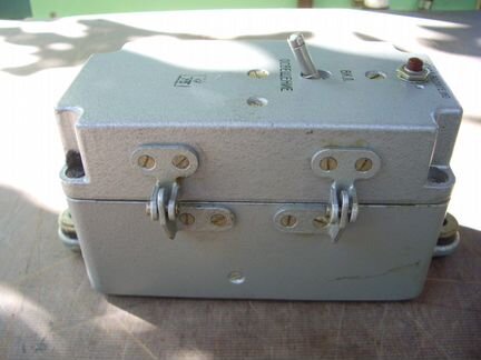 Радиостанция Р-142. Блок сигнала водителю