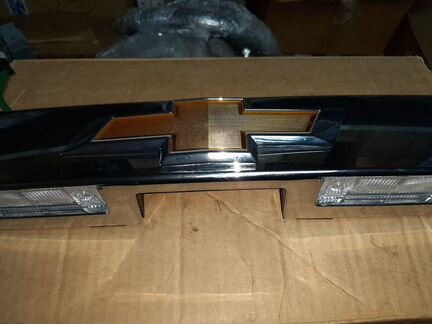 Хром крышки багажника Chevrolet Orlando