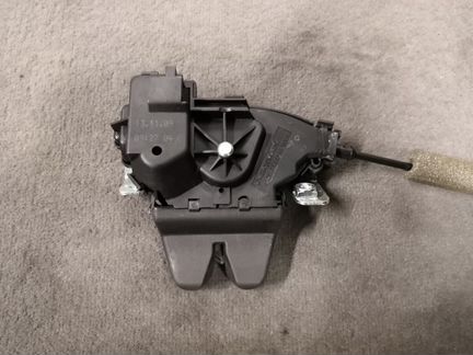 Замок крышки багажника Mercedes A2047500185