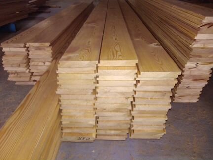 Доска с четвертью строганая из лиственницы аб