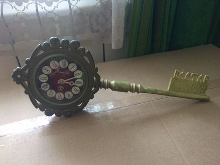 Настольные, каминные часы, фарфор новые, прибор с