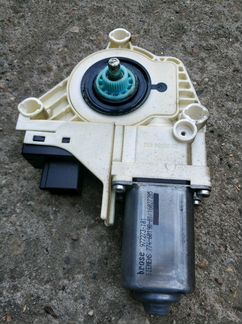 Моторчик стеклоподьемника двери Audi Q7 Ауди Ку7