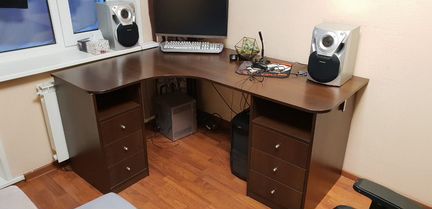 Компьютерный стол с 2 тумбами