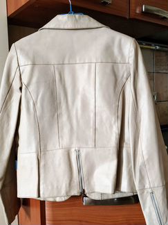 Женская бежевая кожаная куртка-пиджак
