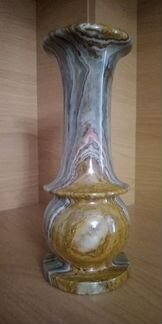 Ваза из оникса